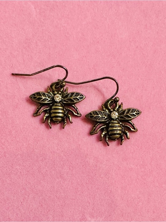 Jewelry - Vintage Style Bee Earrings